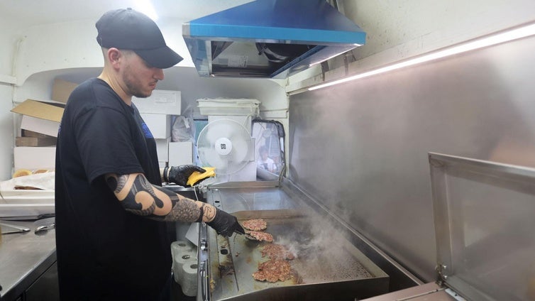 Una veintena de intoxicados tras comer en The Champions Burger en Pamplona