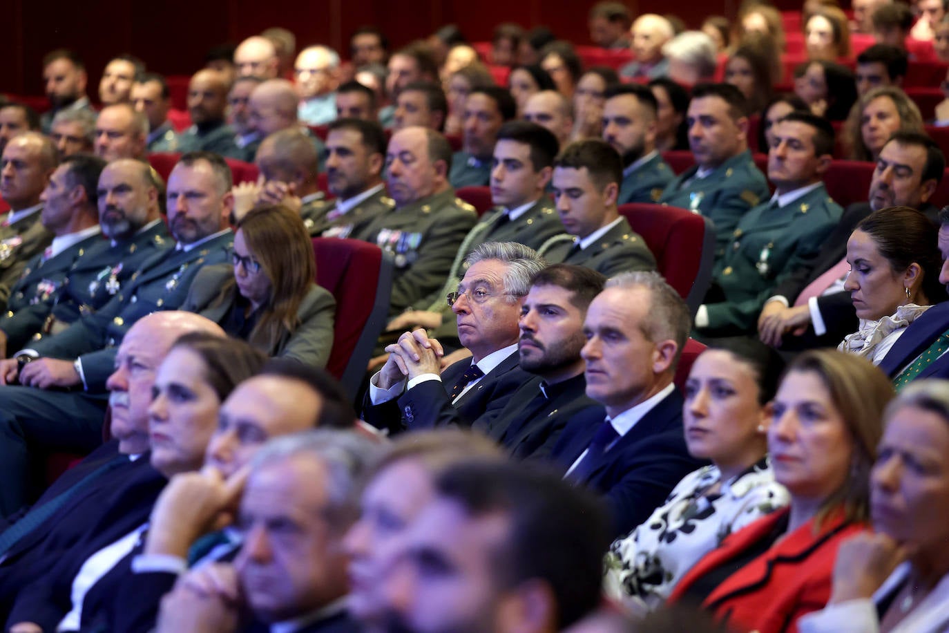 Fotos: el desfile y las condecoraciones de la Guardia Civil de Córdoba por el día de su patrona