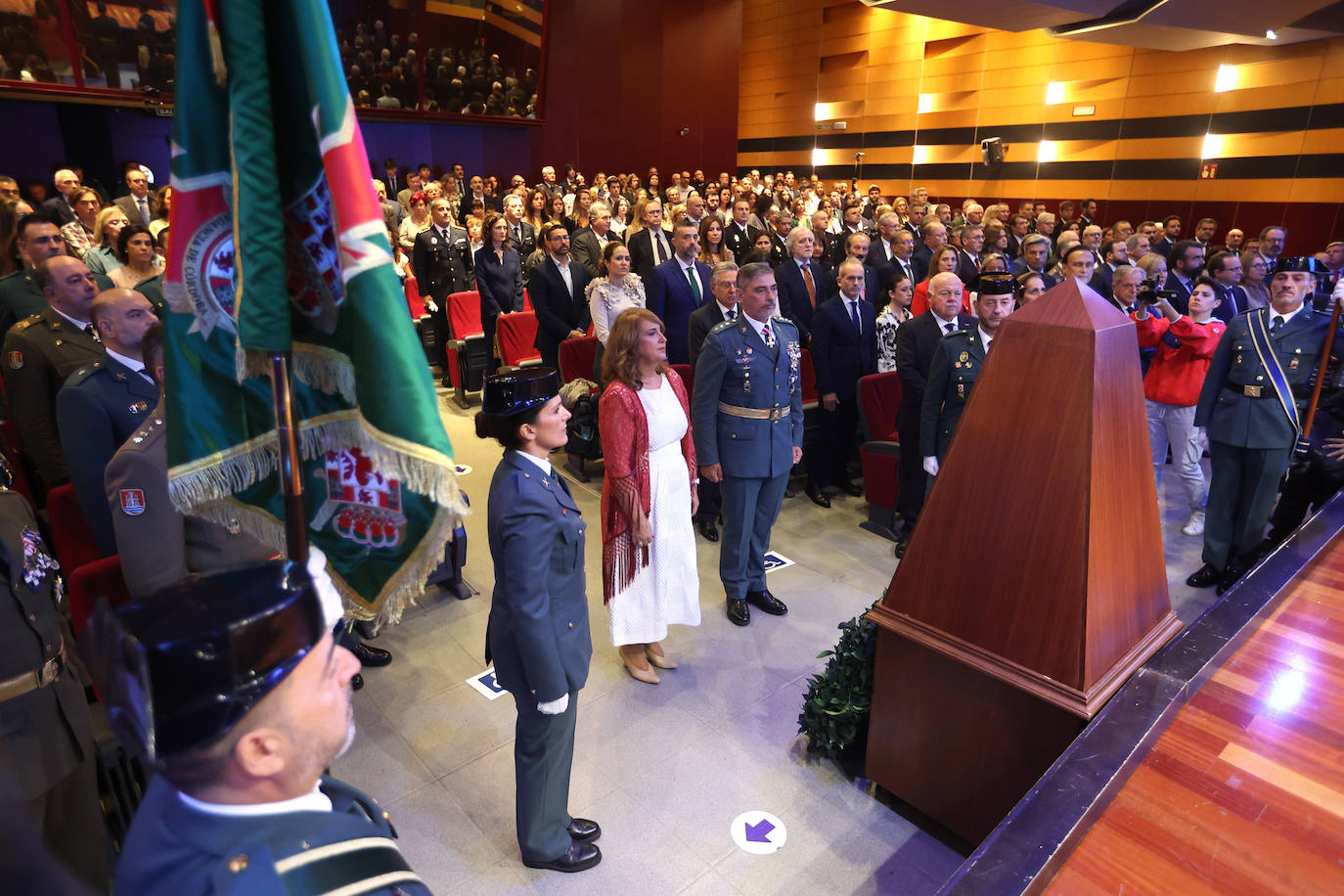 Fotos: el desfile y las condecoraciones de la Guardia Civil de Córdoba por el día de su patrona