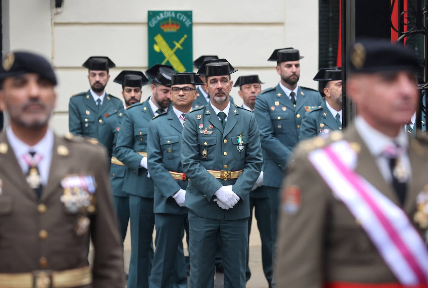 Fotos: el desfile y las condecoraciones de la Guardia Civil de Córdoba por el día de su patrona