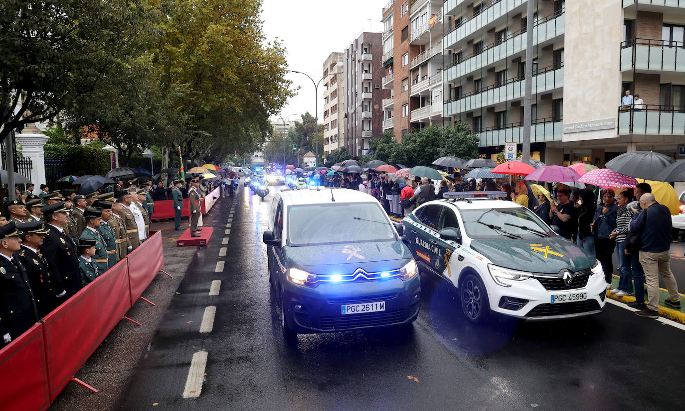 Fotos: el desfile y las condecoraciones de la Guardia Civil de Córdoba por el día de su patrona