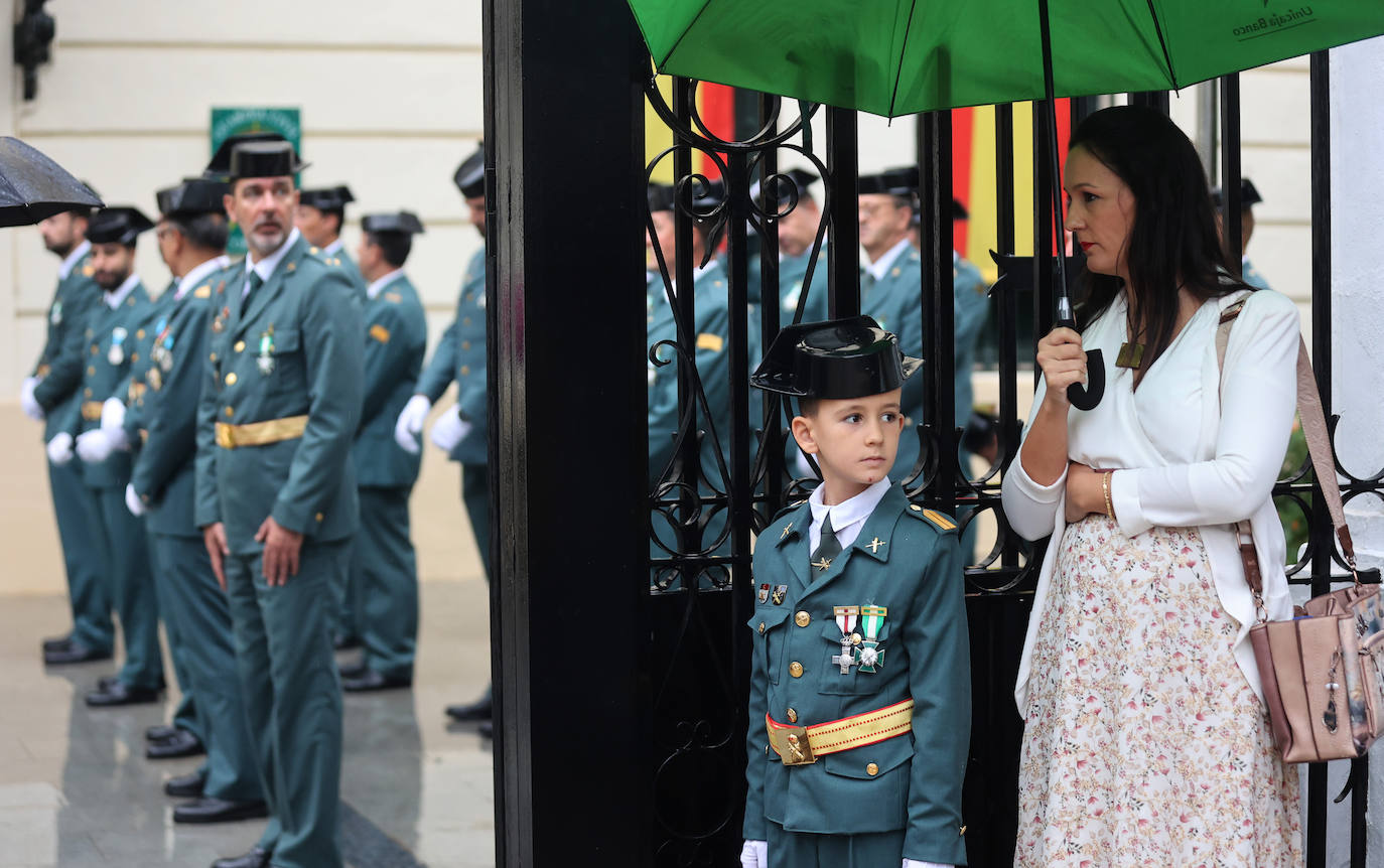 Fotos: el desfile y las condecoraciones de la Guardia Civil de Córdoba por el día de su patrona