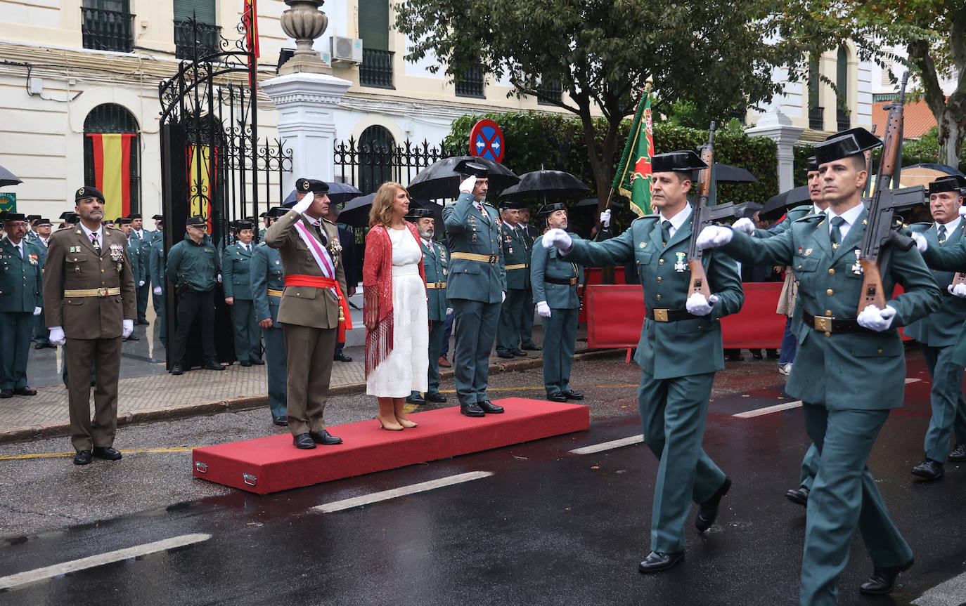 Fotos: el desfile y las condecoraciones de la Guardia Civil de Córdoba por el día de su patrona