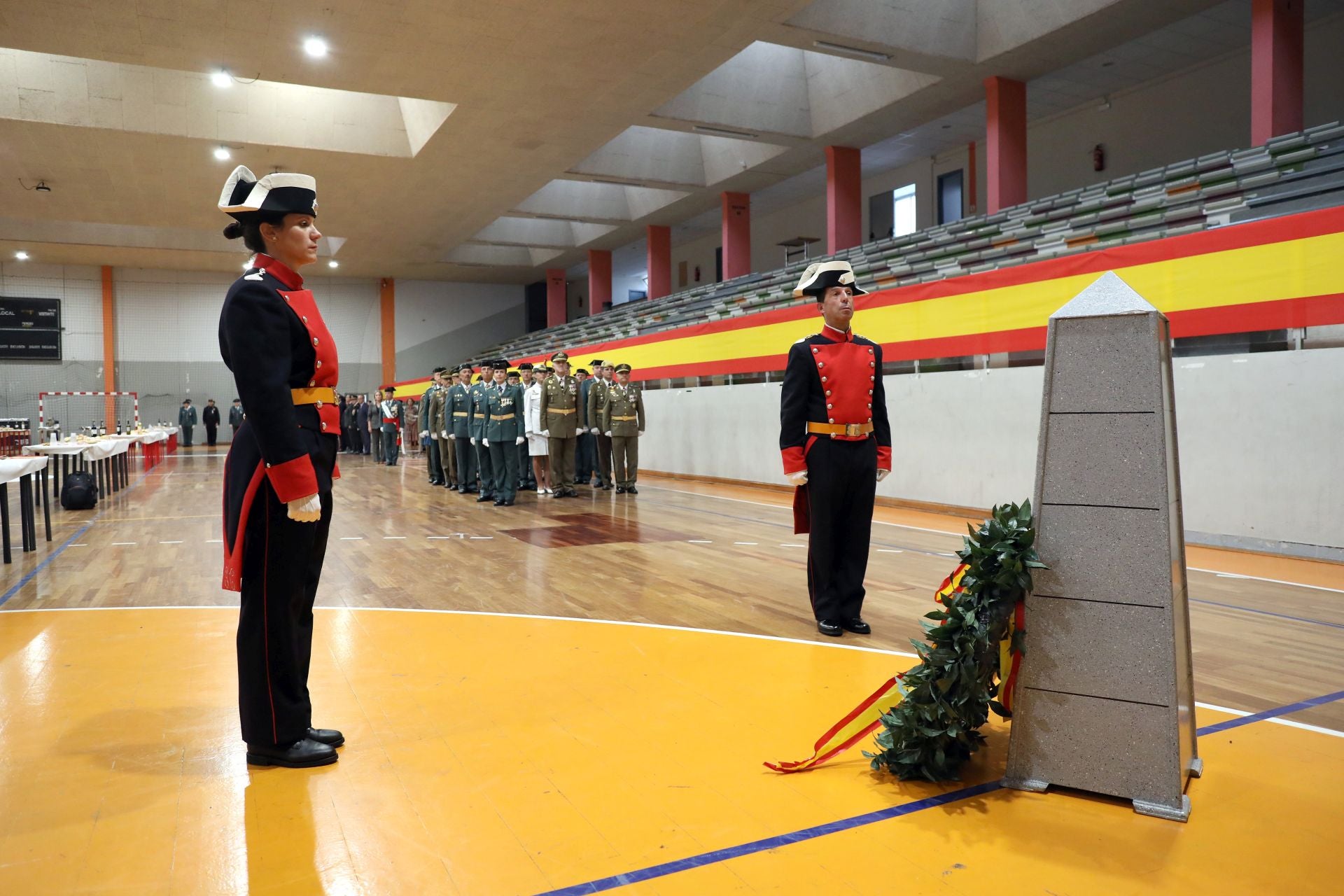Las imágenes de la fiesta de la Guardia Civil, a cubierto