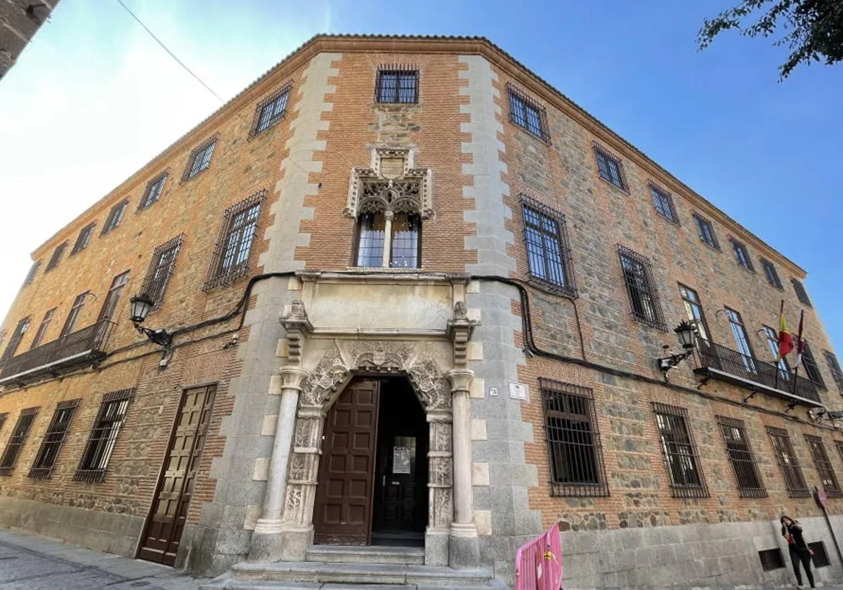 Fachada principal de la Audiencia de Toledo