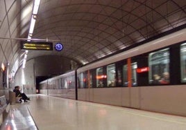 Detenido un joven por arrojar a su pareja a las vías poco antes de pasar el metro en Erandio (Bilbao)