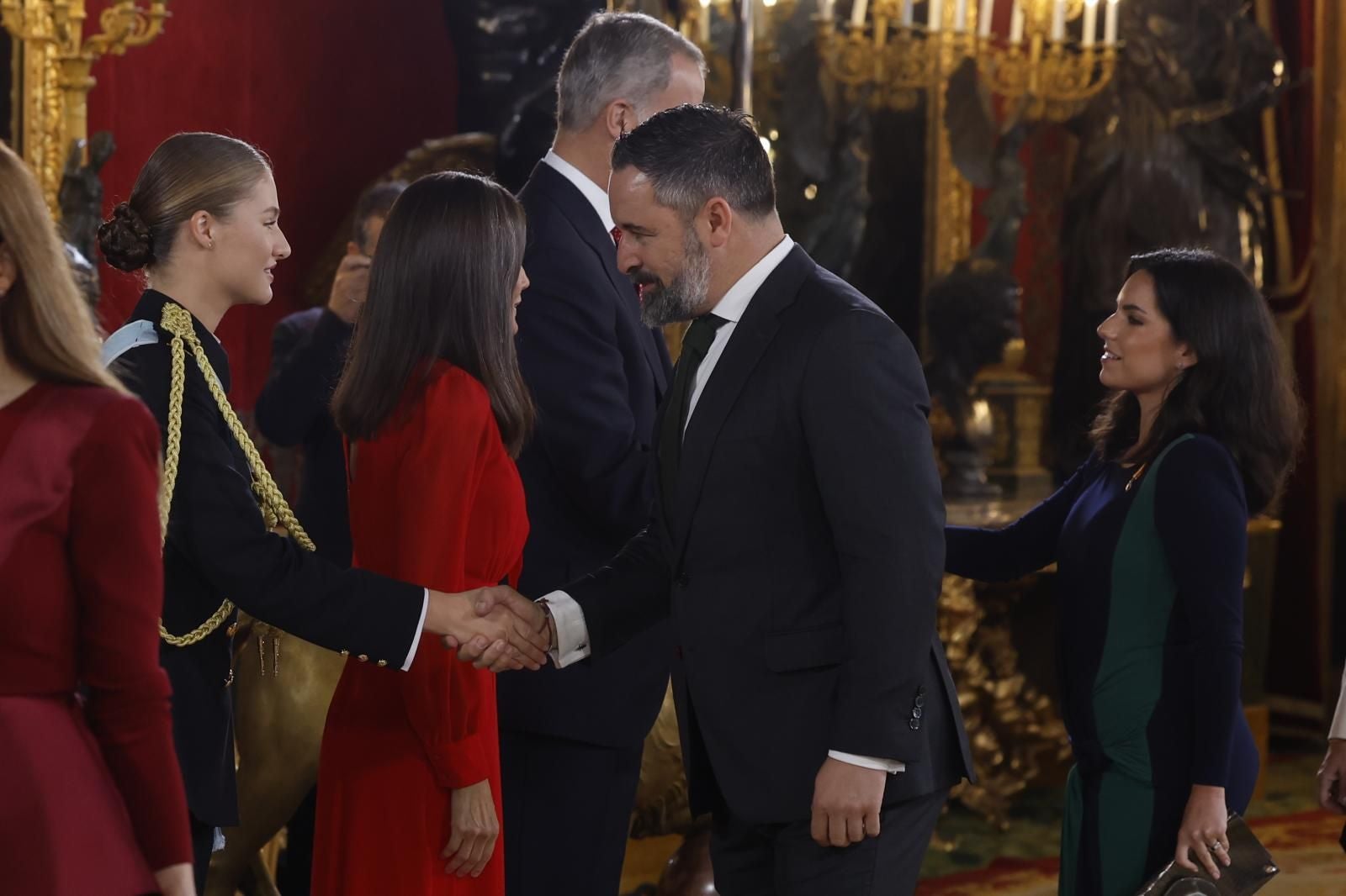 Santiago Abascal, líder de Vox,  junto a la portavoz Pepa Millán, también están en la recepción de este mediodía con motivo del Día de la Hispanidad