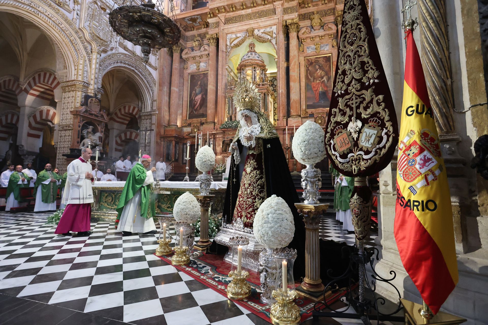 La solemne misa de acción de gracias del Dulce Nombre en la Catedral de Córdoba, en imágenes