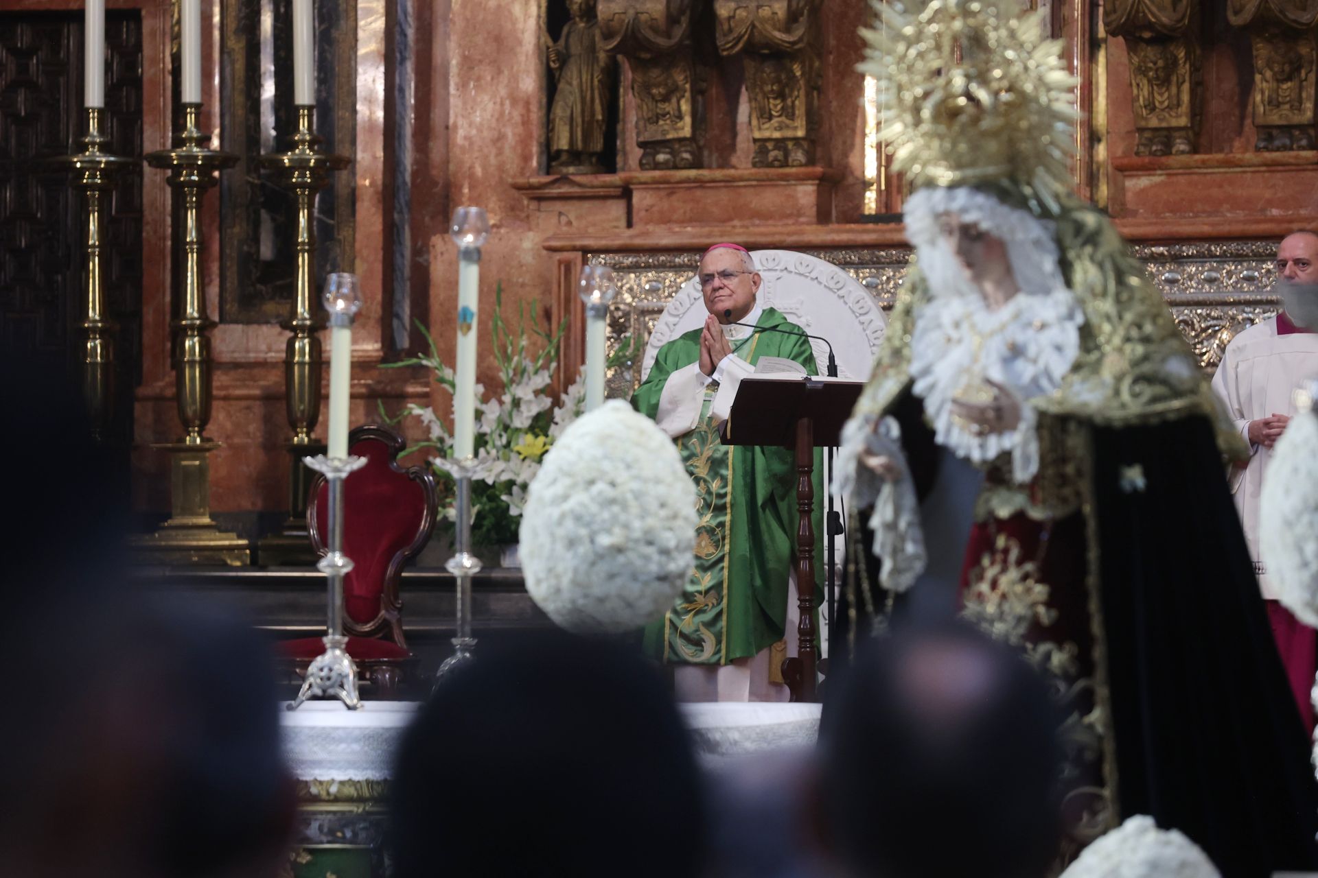 La solemne misa de acción de gracias del Dulce Nombre en la Catedral de Córdoba, en imágenes