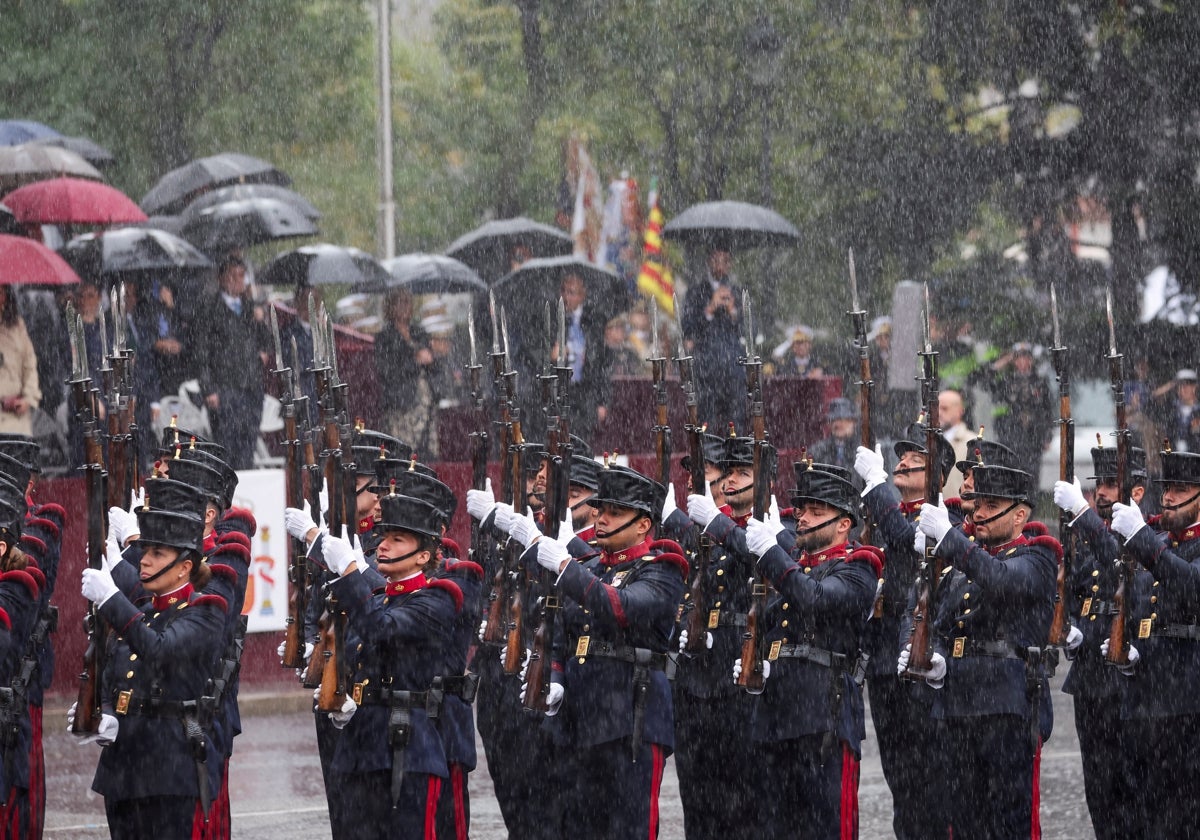 Varios guardias reales, ayer en el desfile militar