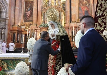 La Virgen del Dulce Nombre reina en la Catedral con su intensa mirada azul