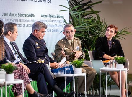 Imagen secundaria 1 - 1. Don Manuel Lobeira, CEO de Acorde, patrocinador del Foro ABC Innovación y defensa | 2. Mesa redonda sobre «Talento y nuevas generaciones: forjando el futuro de la Defensa» | 3. Don José Bayón, director general de EOI