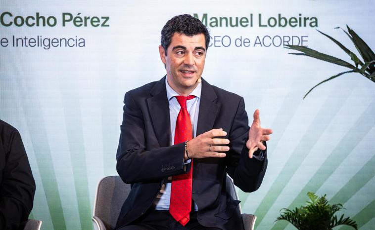 Imagen principal - 1. Don Manuel Lobeira, CEO de Acorde, patrocinador del Foro ABC Innovación y defensa | 2. Mesa redonda sobre «Talento y nuevas generaciones: forjando el futuro de la Defensa» | 3. Don José Bayón, director general de EOI