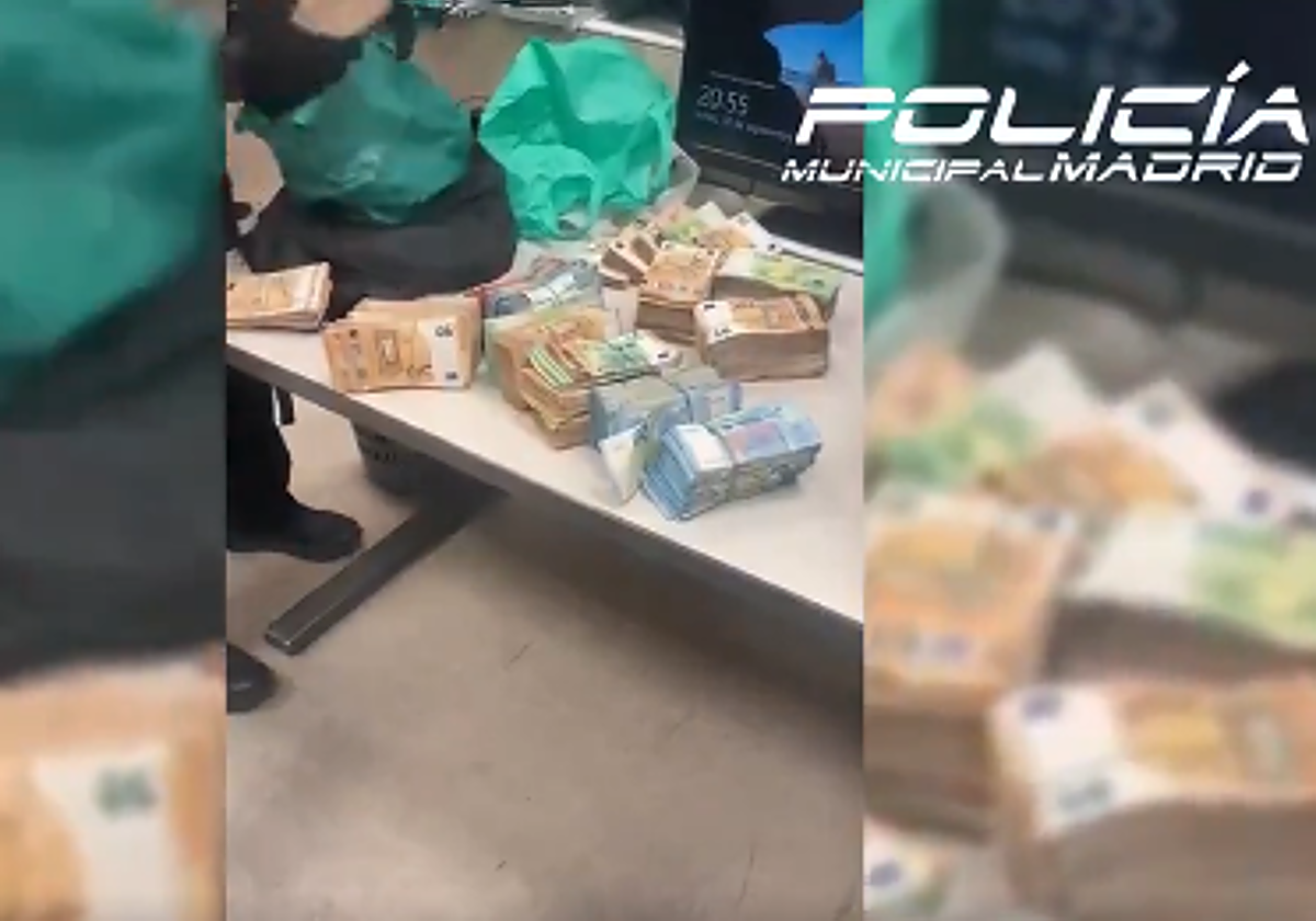El detenido portaba en su mochila 300.000 euros en efectivo