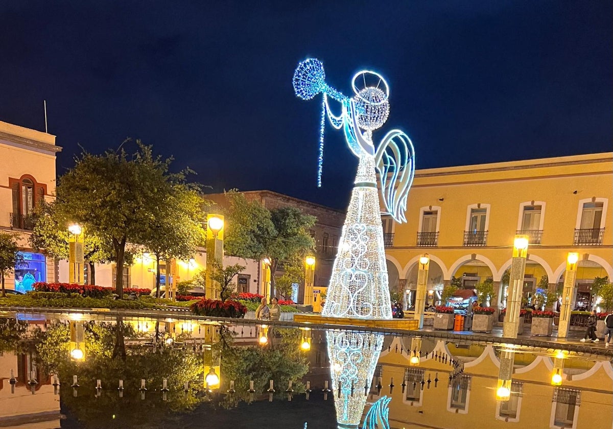 Instalación de un ángel trompetero en México