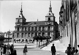 La plaza del Ayuntamiento y sus cambios (1863-1984)