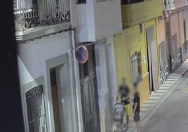 Pillan a un traficante que lanzaba la droga a sus clientes desde la ventana de su casa en Alicante