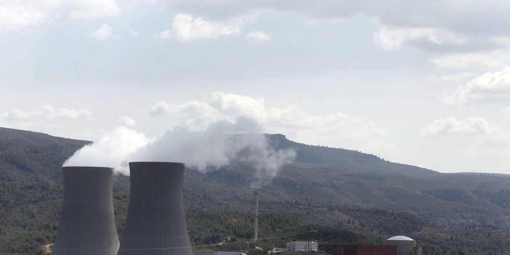 Mazón pide al Gobierno que no cierre la central nuclear valenciana de Cofrentes