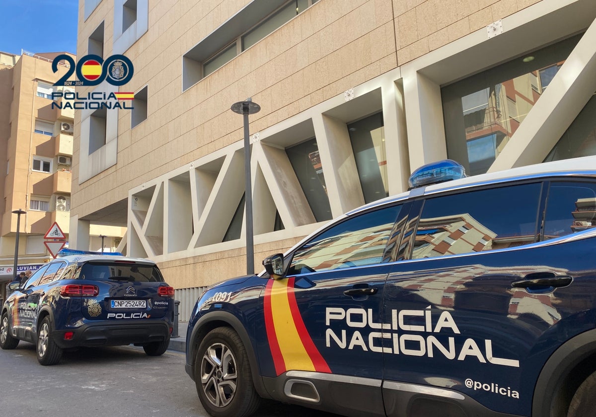 Imagen de archivo de coches patrulla de la Policía Nacional