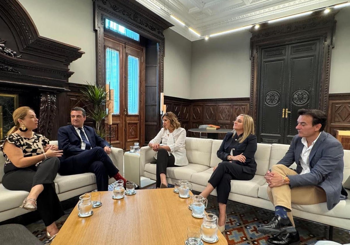 Rocío Cortés, José María Bellido, María José Catalá, Marifrán Carazo y Agustín González, en la reunión