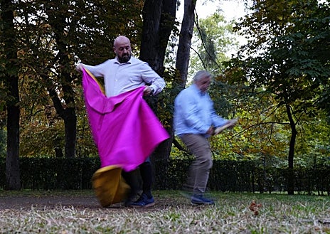 Imagen secundaria 1 - Los alumnos ensayan las diferentes suertes en la parcela del Retiro