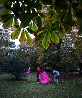 Imagen secundaria 2 - Los alumnos ensayan las diferentes suertes en la parcela del Retiro