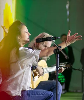 Imagen secundaria 2 - IIIIImágenes del acto institucional que el Gobierno de Castilla-La Mancha ha celebrado este viernes en la localidad toledana de Alcaudete de la Jara (Toledo)