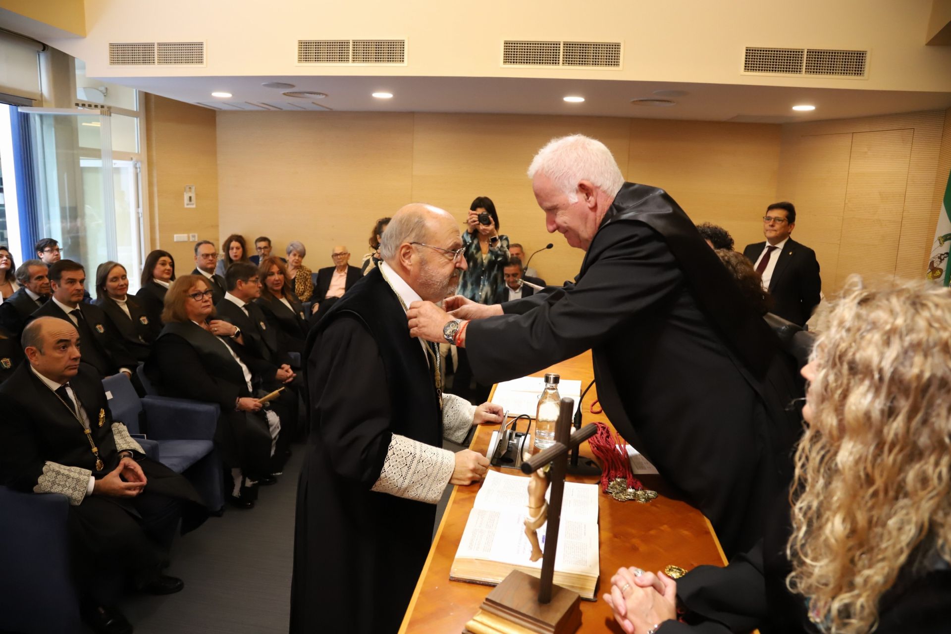La solemne toma de posesión de José Carlos Arias como decano de los abogados de Córdoba, en imágenes