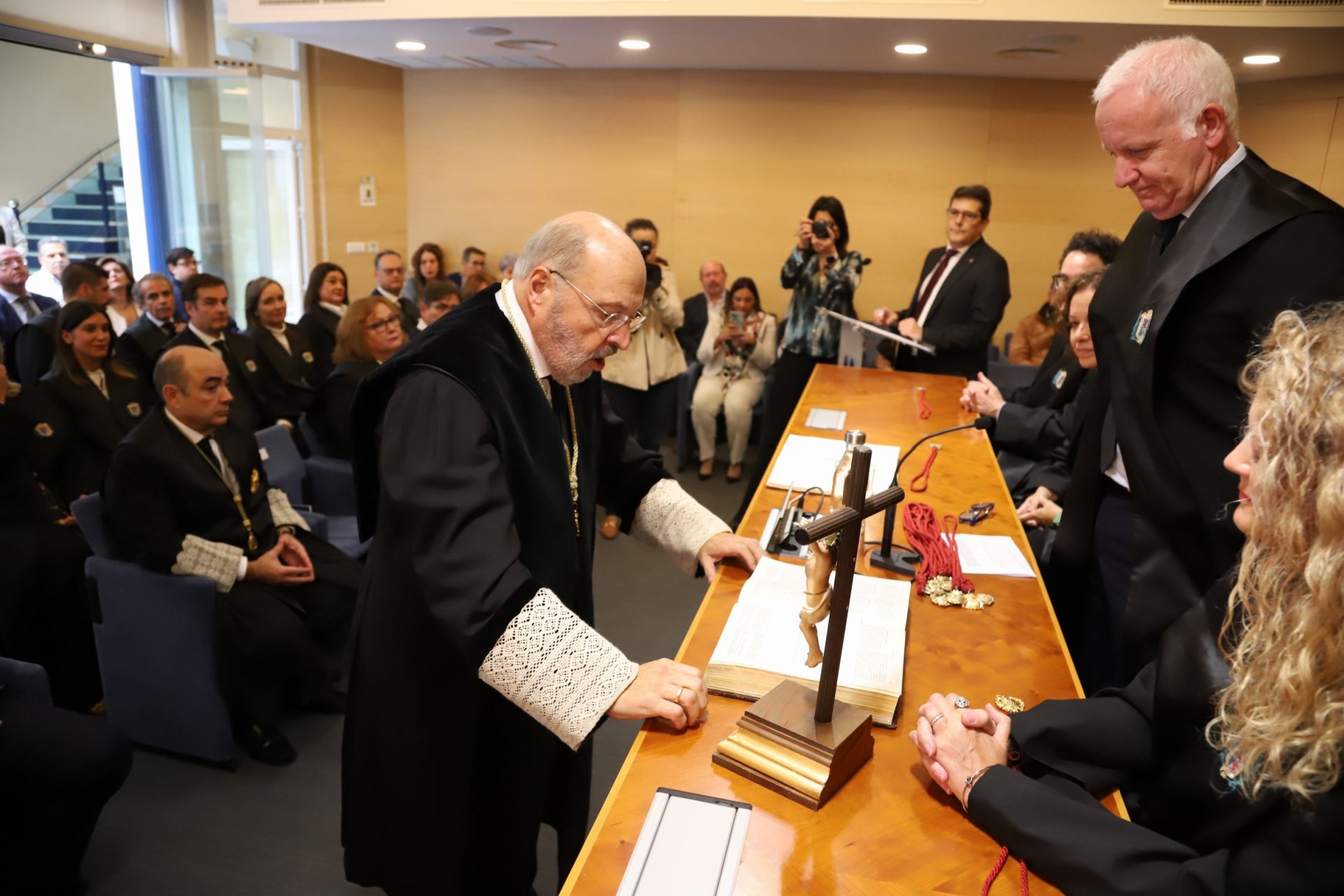 La solemne toma de posesión de José Carlos Arias como decano de los abogados de Córdoba, en imágenes
