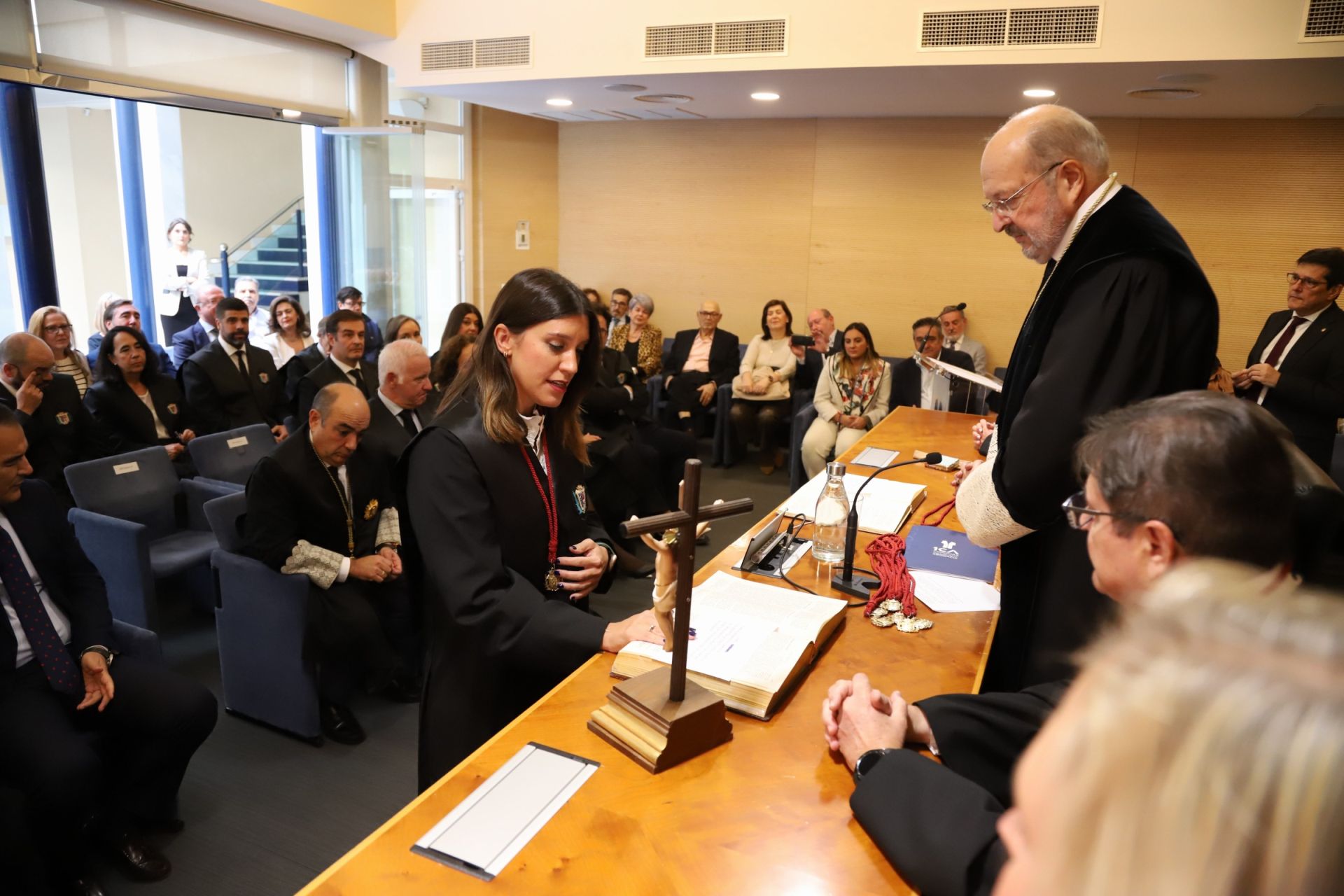 La solemne toma de posesión de José Carlos Arias como decano de los abogados de Córdoba, en imágenes