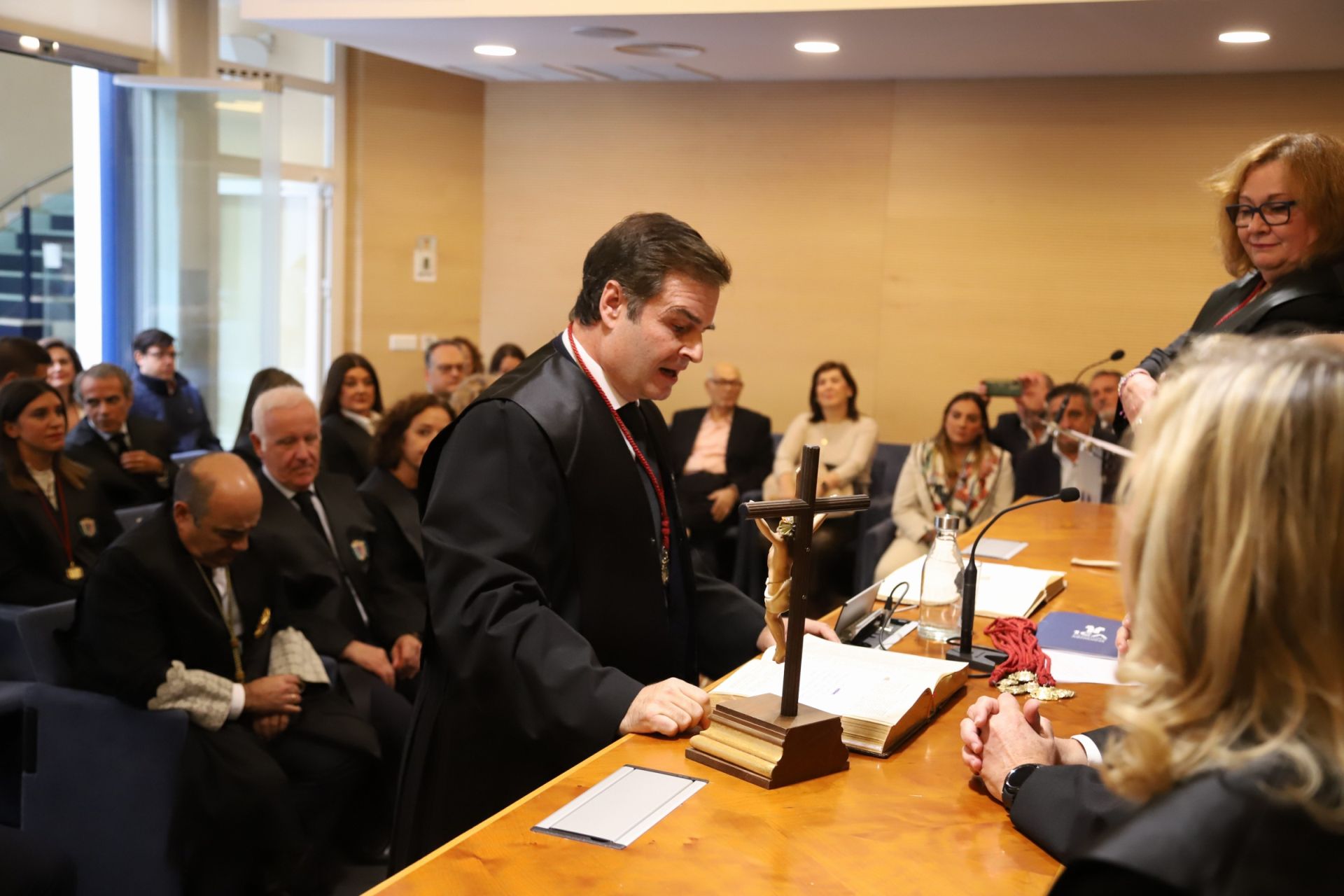 La solemne toma de posesión de José Carlos Arias como decano de los abogados de Córdoba, en imágenes