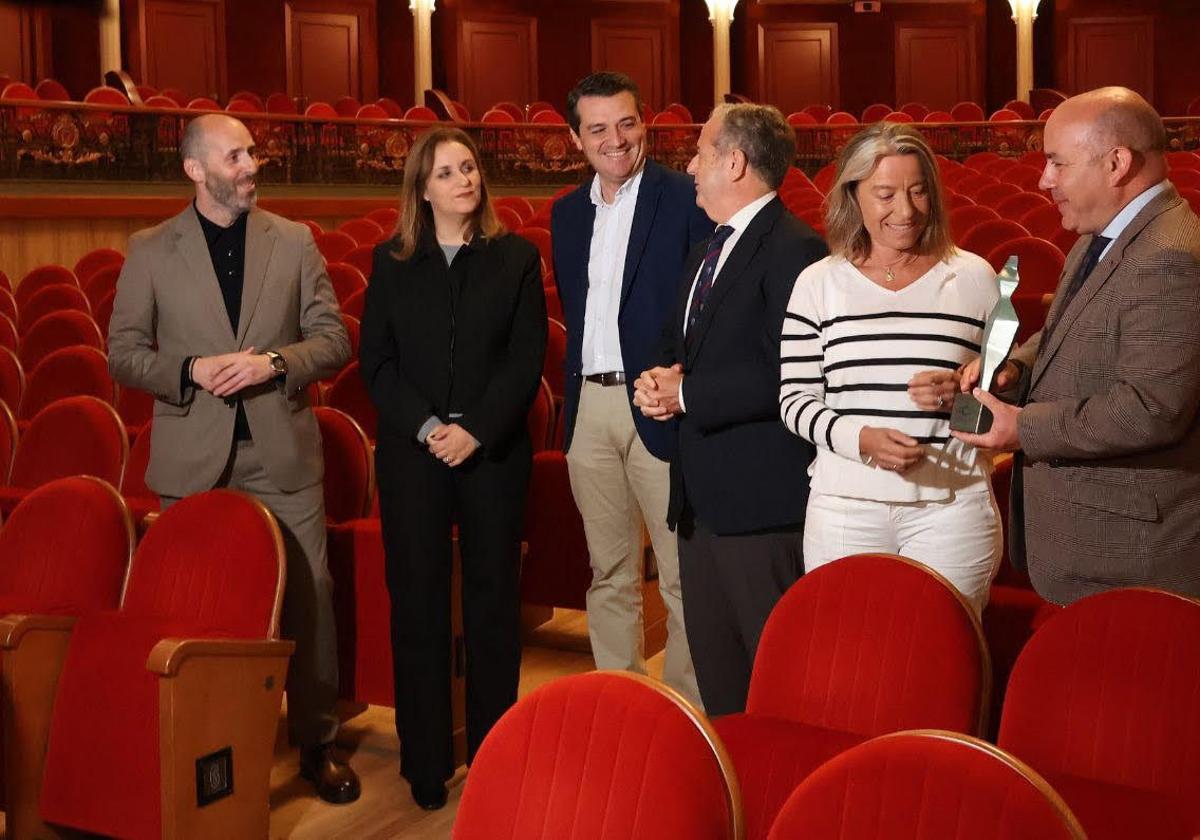 Eduardo Lucena, Marta Velasco, José María Bellido, Salvador Fuentes, Isabel Albás y Gabriel Duque, en el Gran Teatro