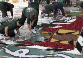 La majestuosa alfombra de flores dedicada a Julio Romero de Torres en Flora, en imágenes