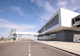 La Junta avisa a la propiedad del aeropuerto de Ciudad Real de que abrirá un expediente sancionador por el centro de inmigrantes