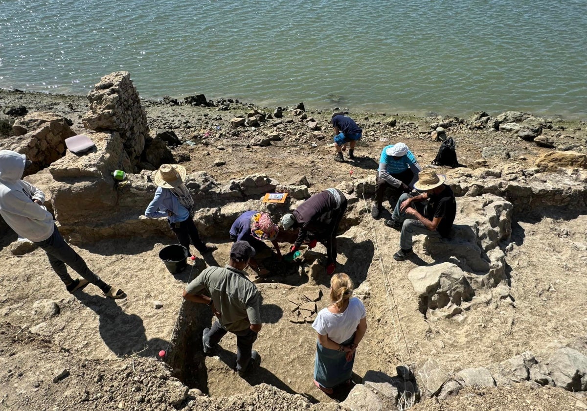 Miembros del equipo, en una excavación en Lixus