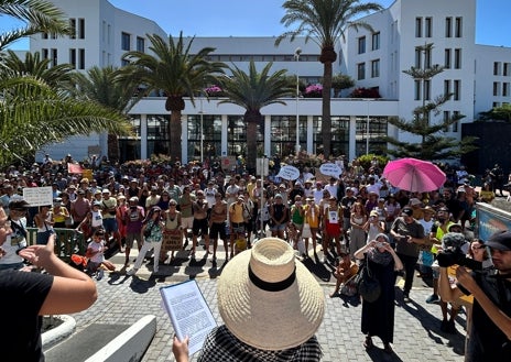 Imagen secundaria 1 - Concentraciones en contra del turismo de masas en varias islas