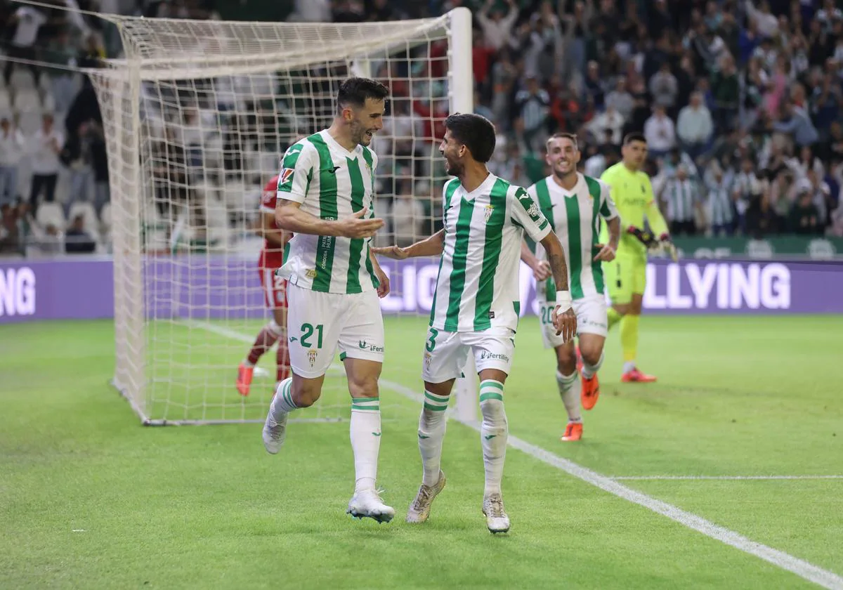 Albarrán celebra el segundo gol del Córdoba ante el Cartagena