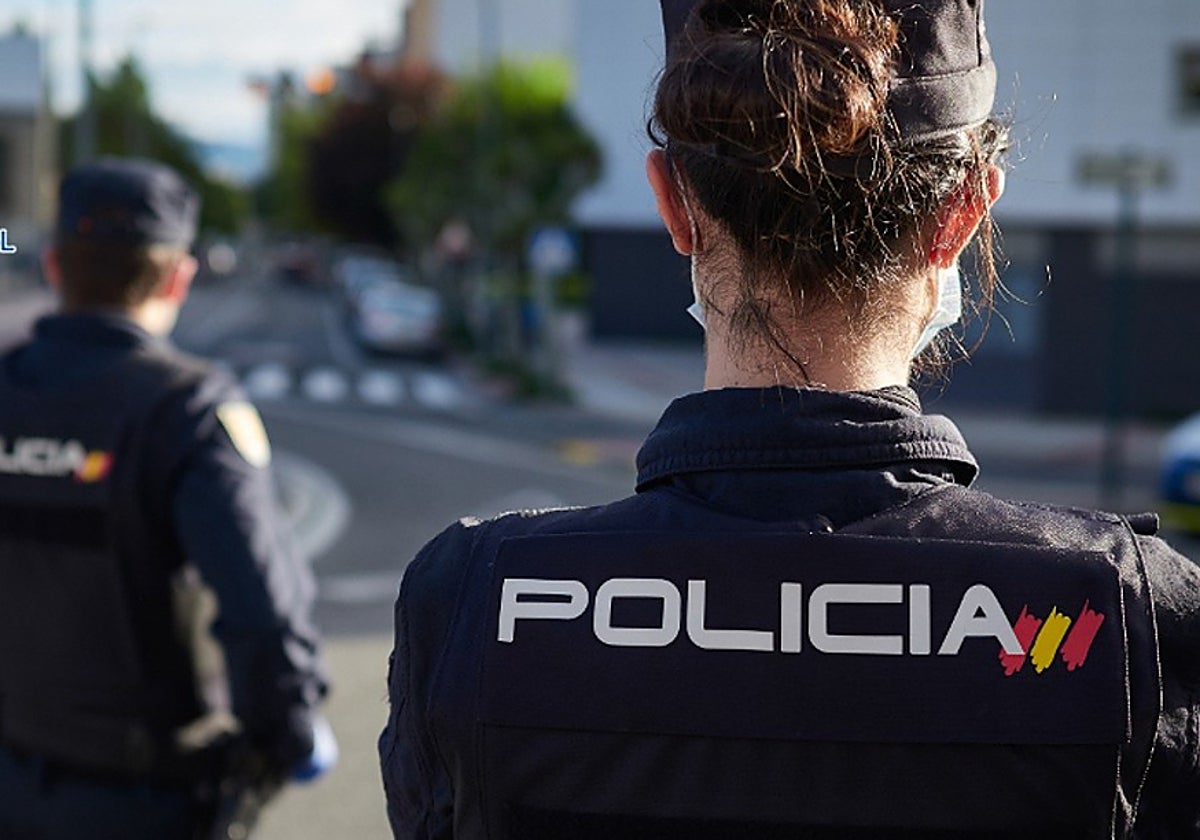 Dos agentes de la Policía Nacional, en una imagen de archivo