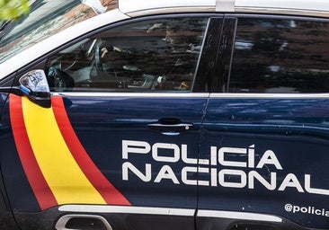 La Policía salva a una mujer de 24 años que estaba siendo apuñalada por su novio en una vivienda de Parla