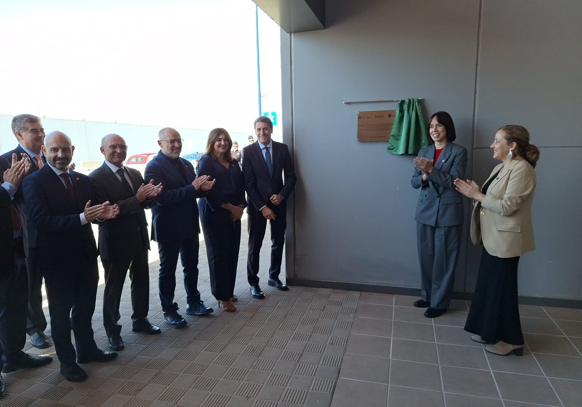 La ministra Diana Morant descubrió la placa en el Puerto de Málaga