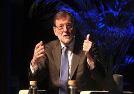 Rajoy atiza a Sánchez desde Málaga: «Un país democrático no interpone querellas criminales a los jueces»