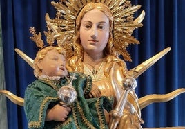 Una ofrenda muy especial para el Niño Jesús de la Virgen de Linares de Córdoba