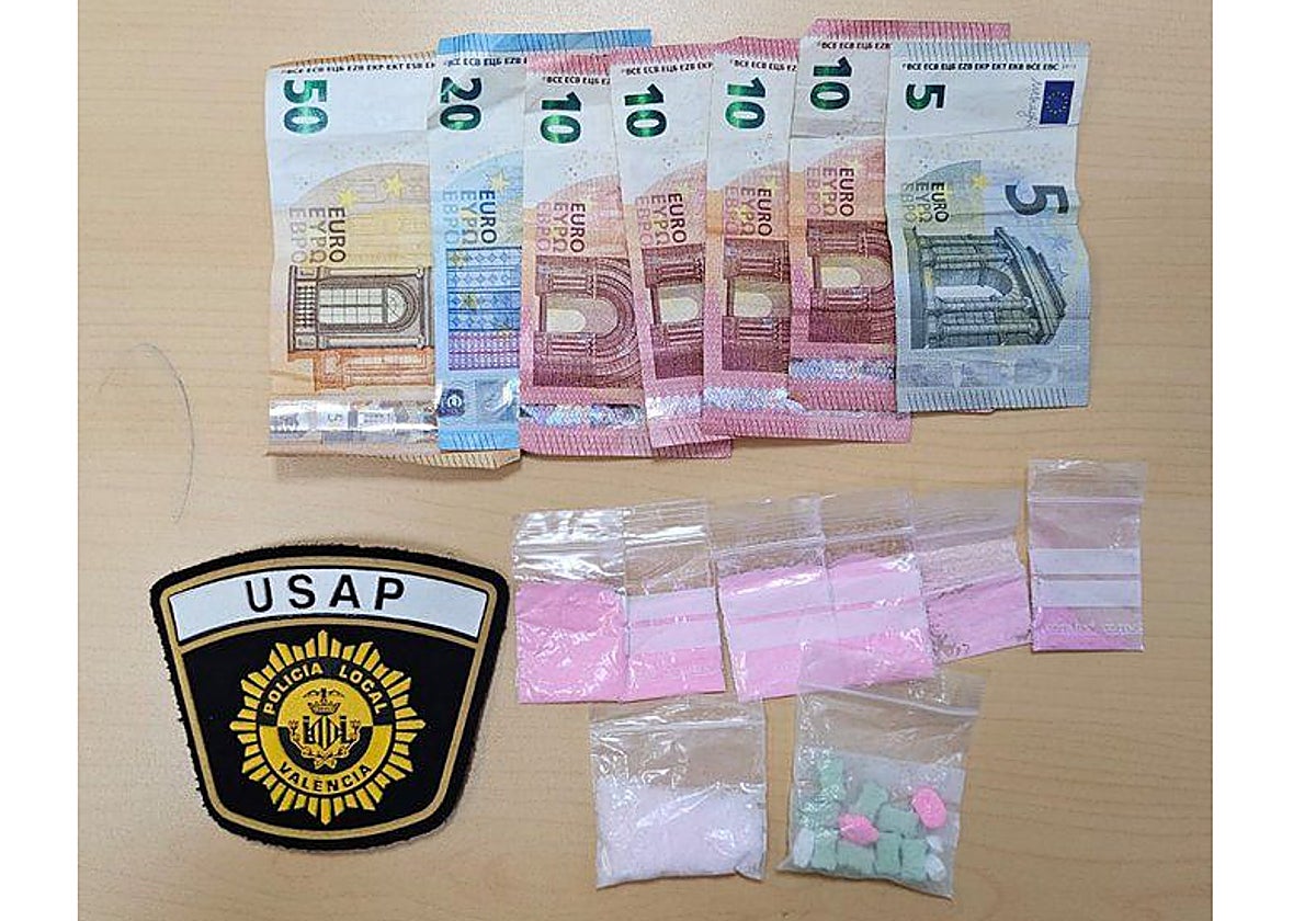 Imagen de la droga y el dinero intervenido por la Policía Local de Valencia