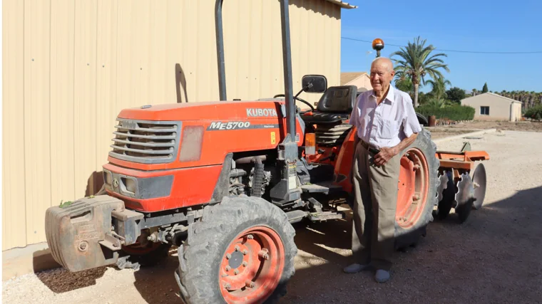 El agricultor jubilado ilicitano Pedro Pascual Martínez, premiado por Asaja