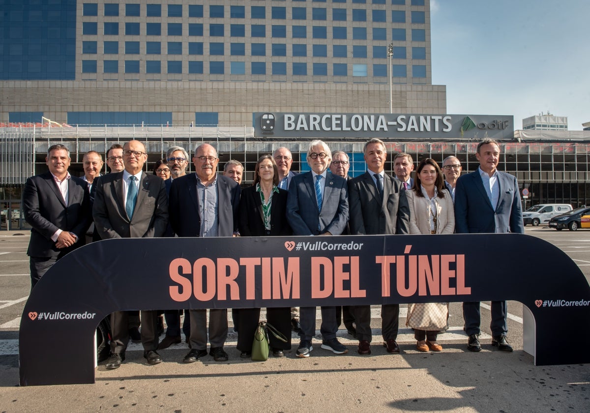 Imagen del acto del movimiento Quiero Corredor en la estación Barcelona-Sants