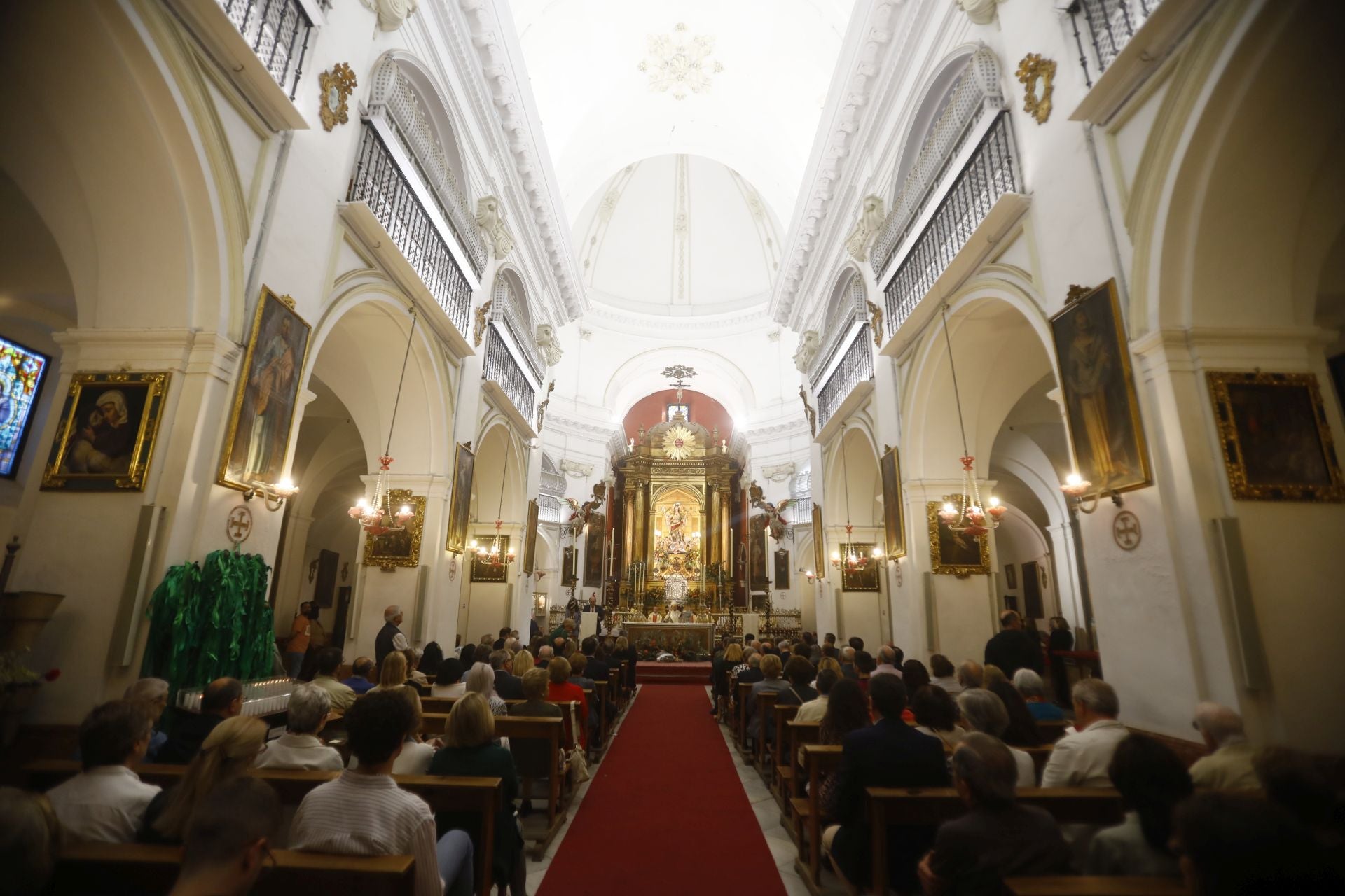 La tradicional misa de San Rafael en la iglesia del Juramento, en imágenes