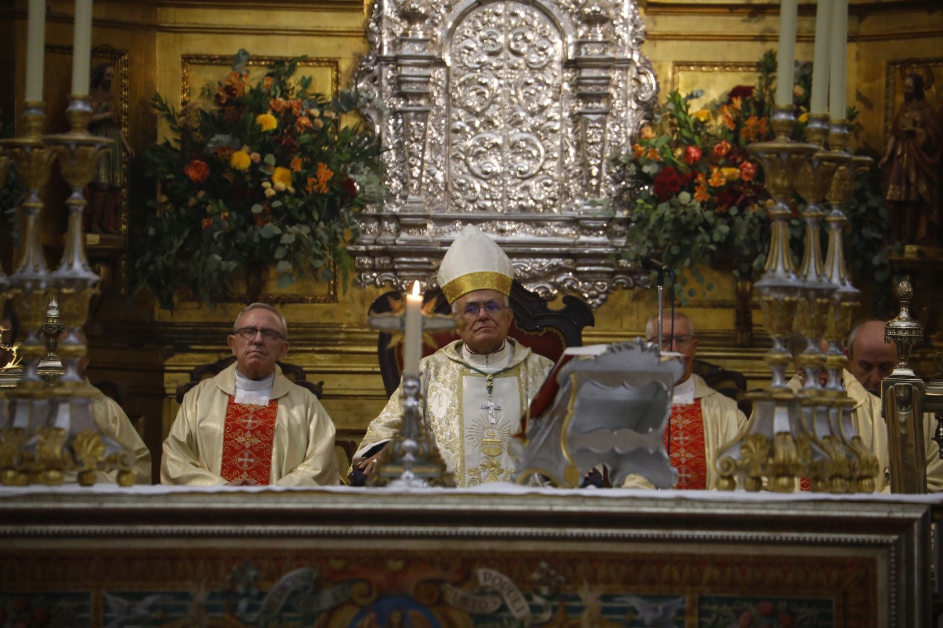 La tradicional misa de San Rafael en la iglesia del Juramento, en imágenes