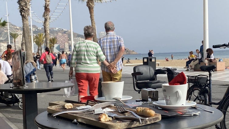 Una clienta se queja por pagar un euro de una consumición que no pidió y sale escarmentada: «No somos una ONG»