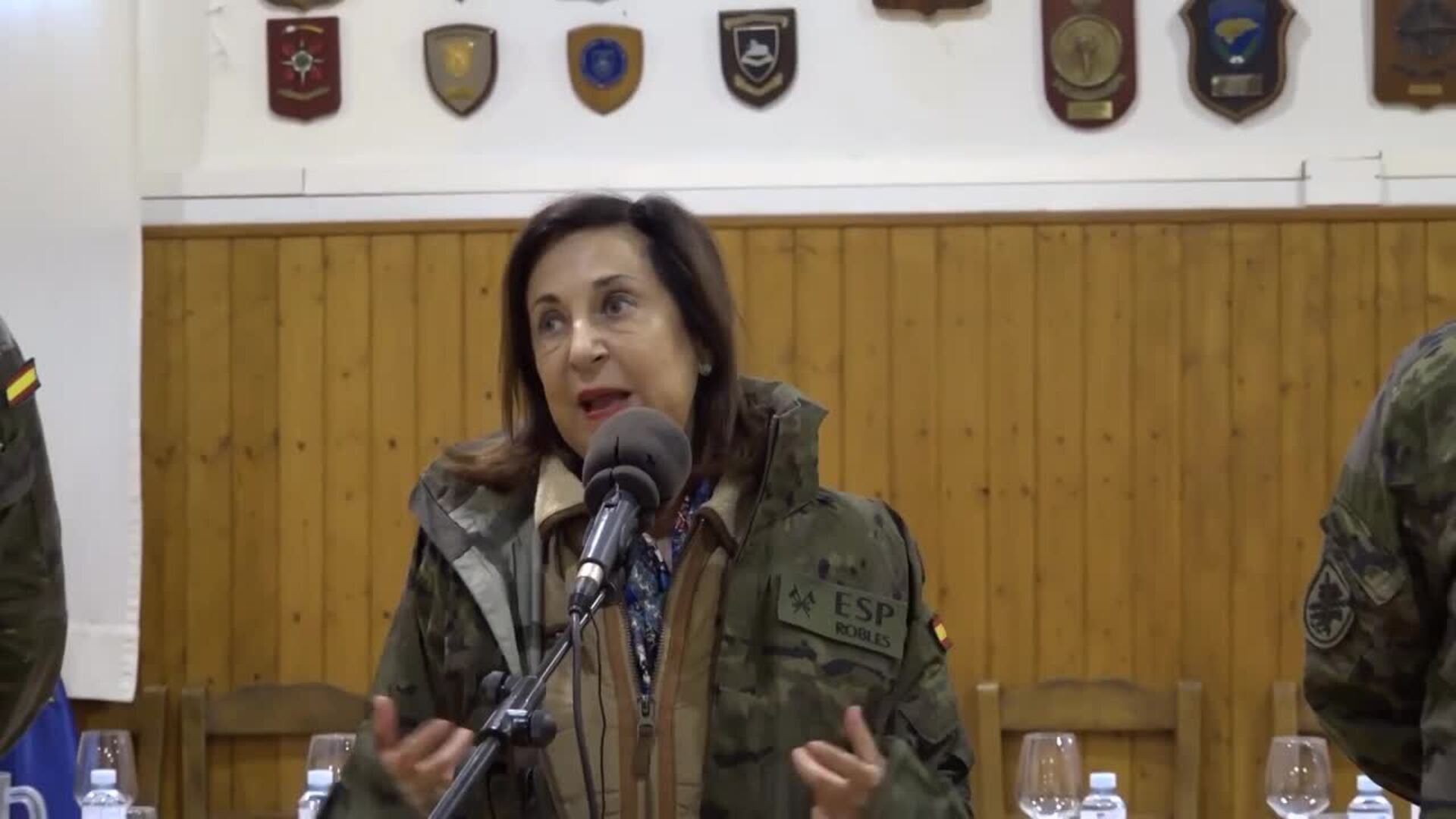 Robles visita a los soldados españoles que adiestran a personal ucraniano en Toledo