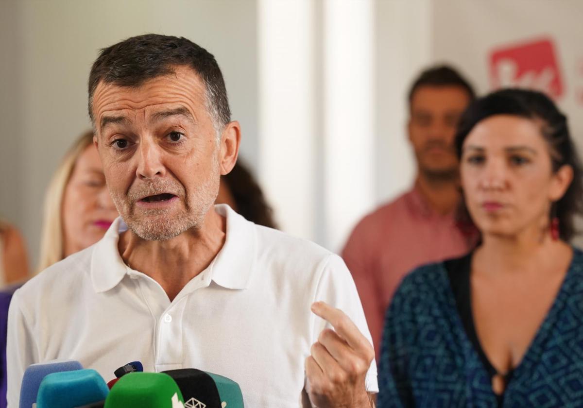 Maíllo pide que se tenga en cuenta a IU en la elección del nuevo portavoz de Sumar en el Congreso: «Nos jugamos mucho»